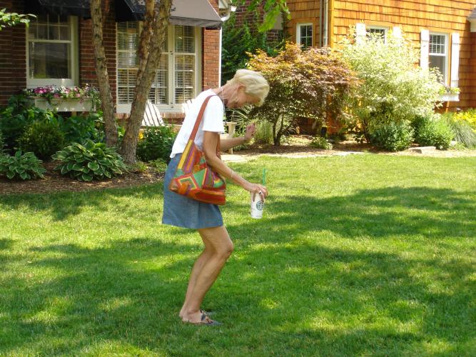 Mom poundin on the bully